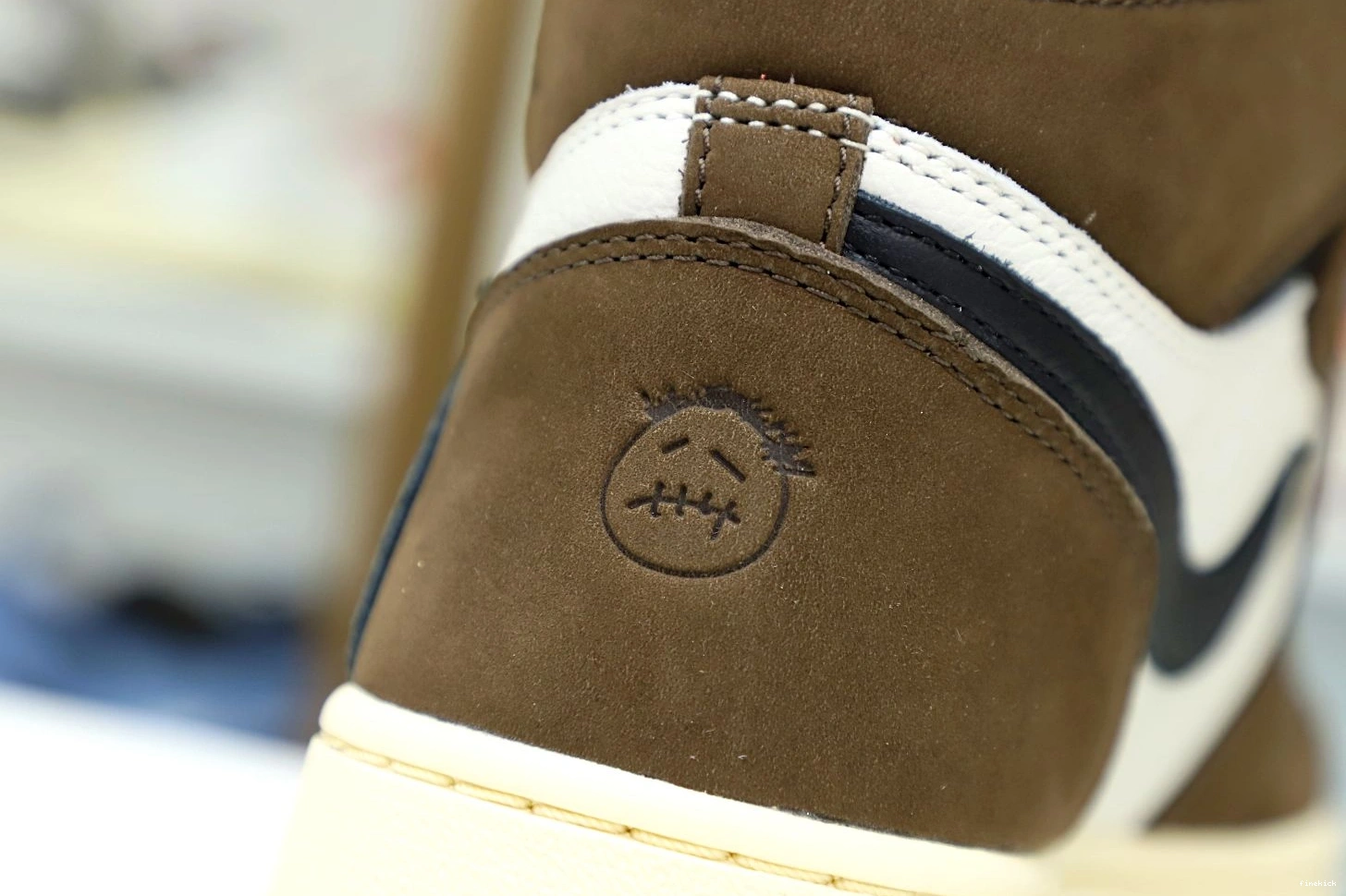 TRAVIS RETRO OG JORDAN 1 'MOCHA' AIR X SCOTT HIGH 0729